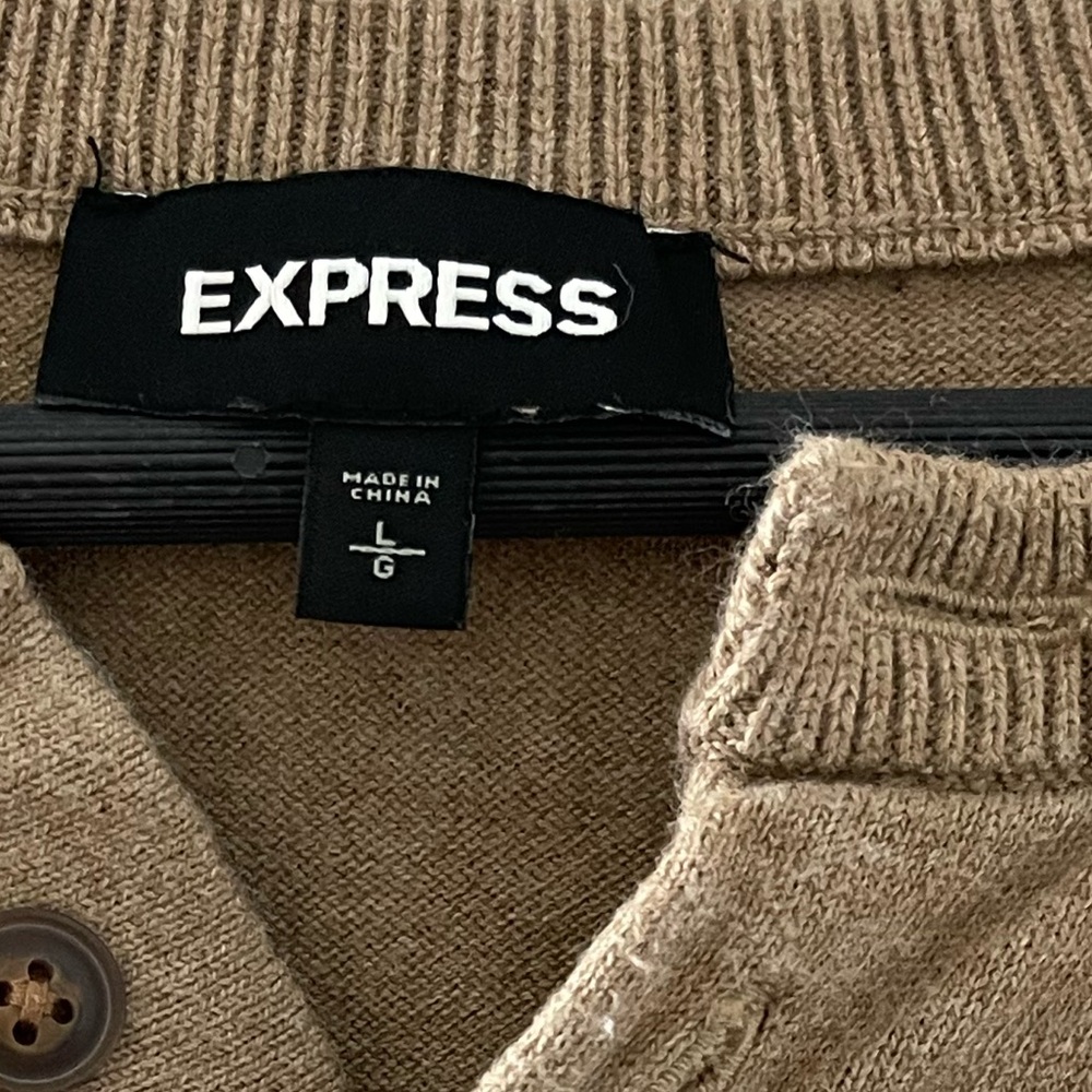 Express Men’s‎ Tan and Cream Button-Up Sweater
Size Large - Picture 9 of 9